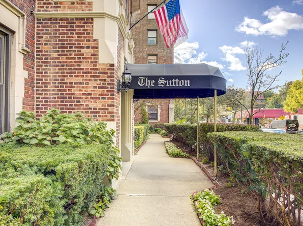 109-14 Ascan Avenue image 3 of 46