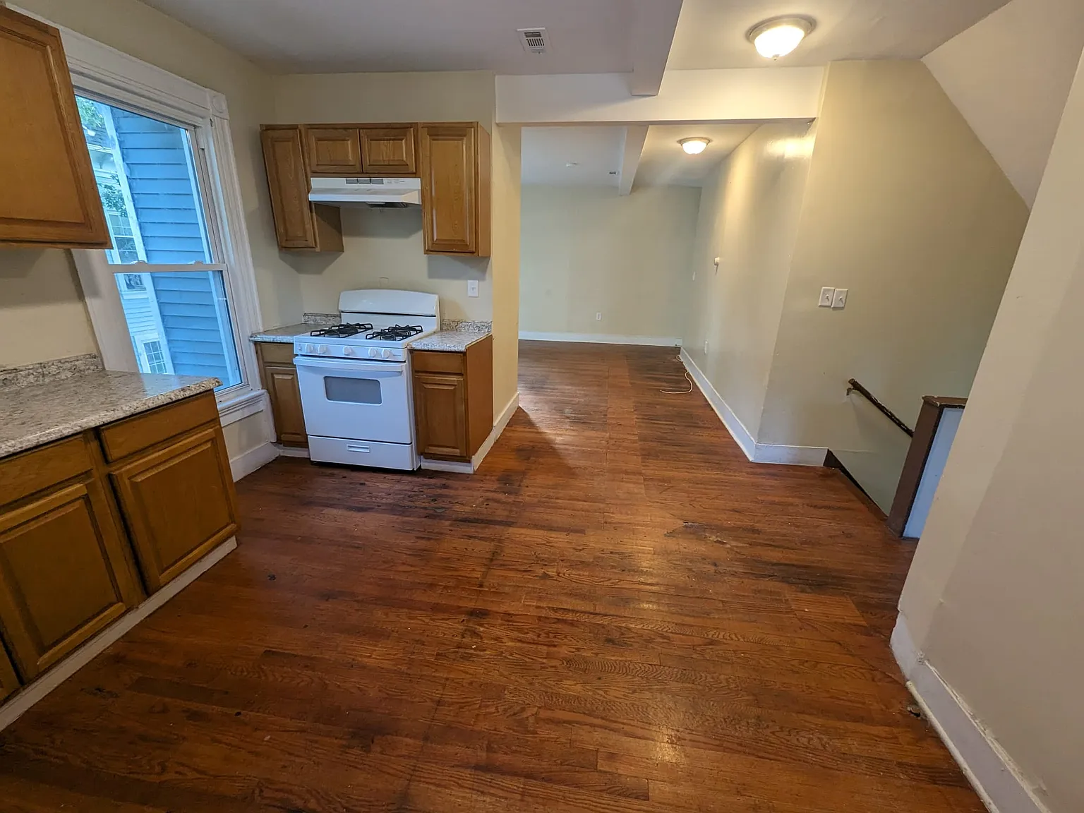 4 bed, $2,050 — Photo 2