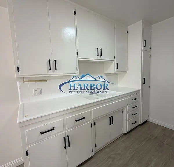213 W Manchester Blvd #6 — Photo 5