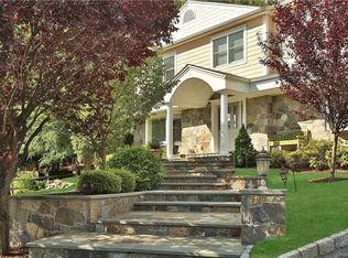 60 Dusk Dr, New Rochelle, NY 10804