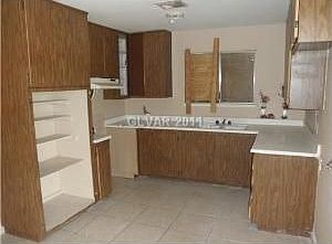 2nd image of 1413 Newport St