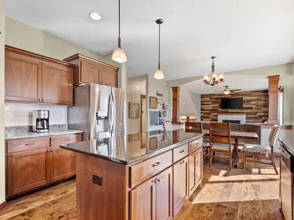 857 Oakmont Ln, Waconia, MN 55387