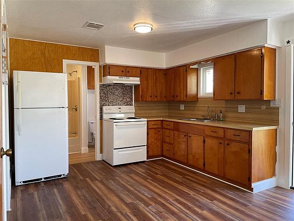 5th image of 705 1/2 N Avenue B