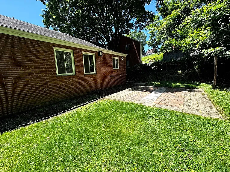 3325 Shadyway Dr — Photo 9