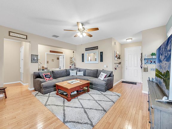 3rd image of 13844 Carolina Laurel Dr