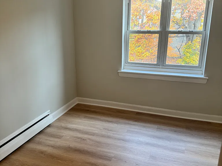 84 Sutherland Rd #6 — Photo 6