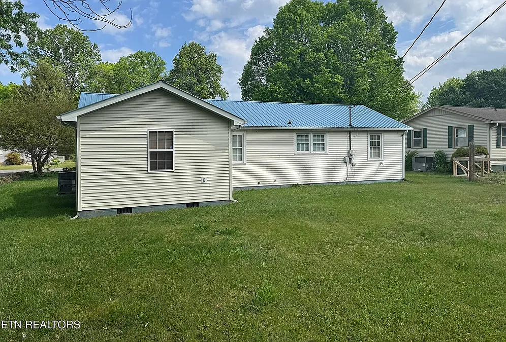 3 bed, 2.0 bath, 1056 sqft, $1,650 — Photo 2