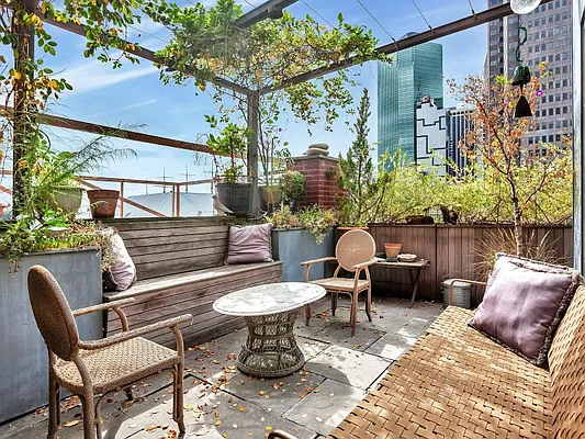 Sold by Sotheby's International Realty | media 16