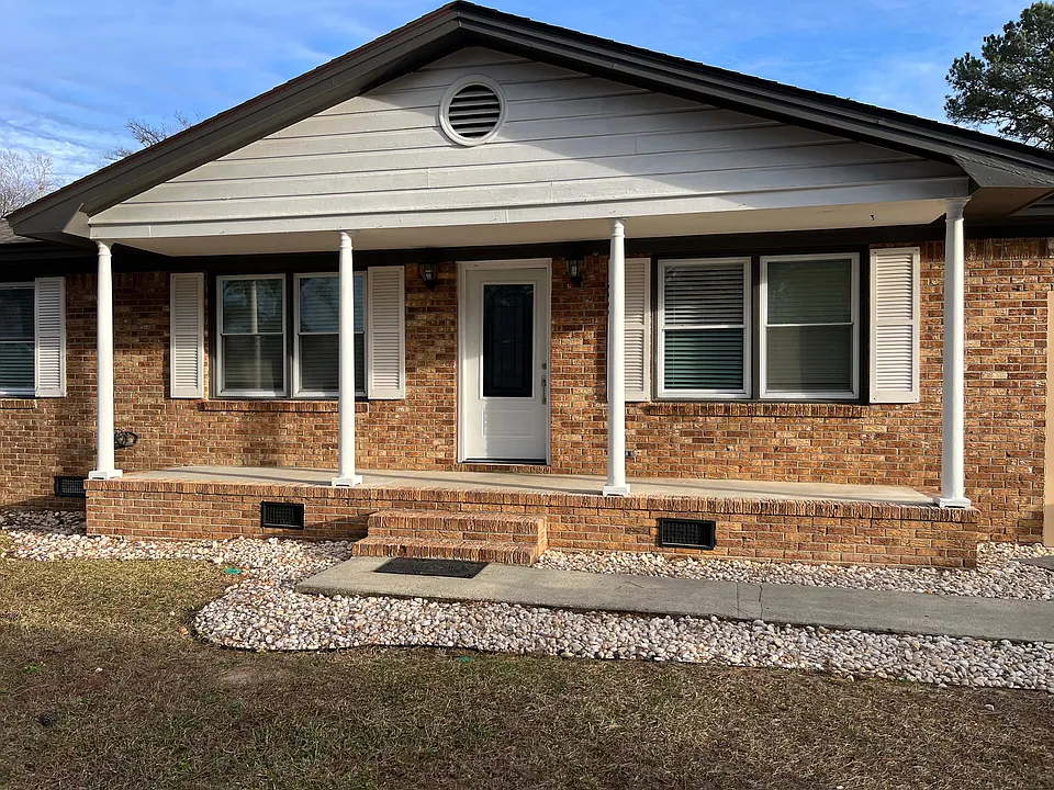 102 Falcon Dr