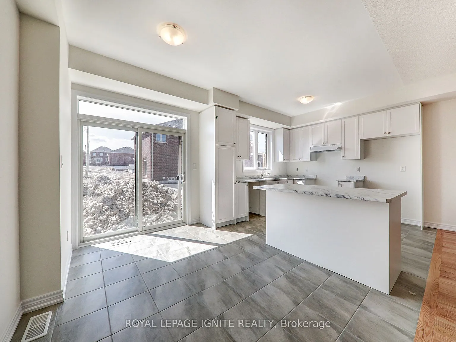 3 bed, $2,999 — Photo 3