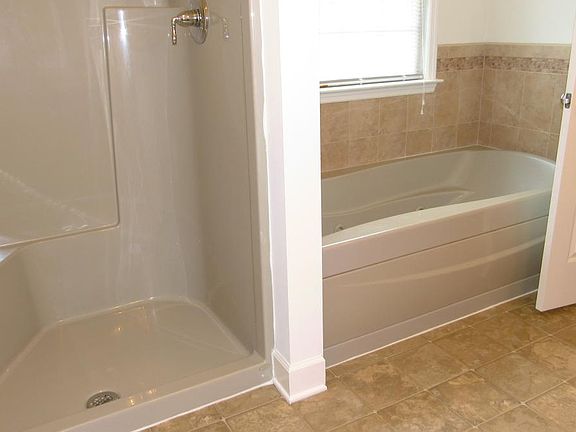 5th image of 105 Scully Pl