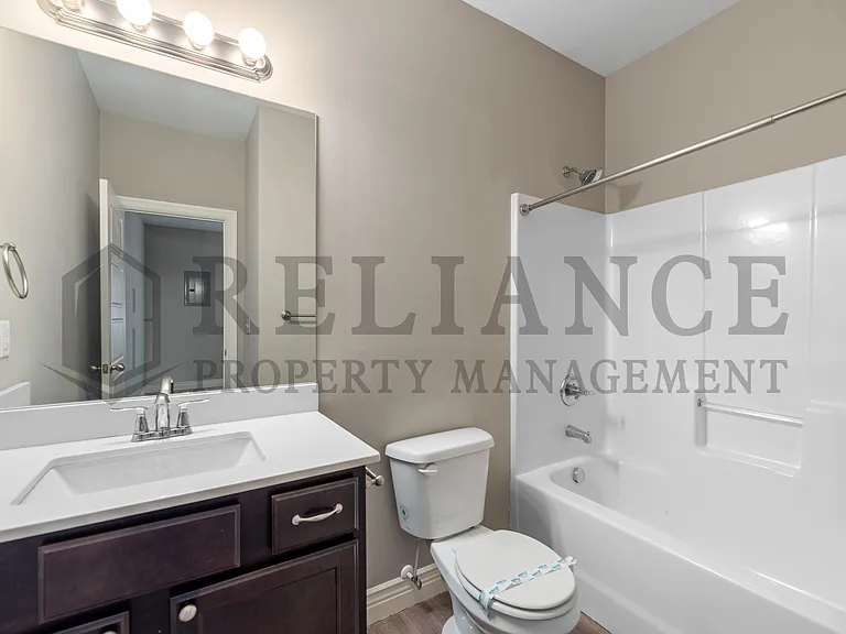 5525 S Victoria St — Photo 23