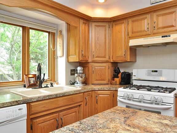 5th image of 2313 N Stoneybrook St