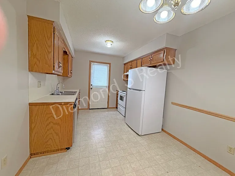 1442 / 1444 W Rainey Duplex — Photo 6