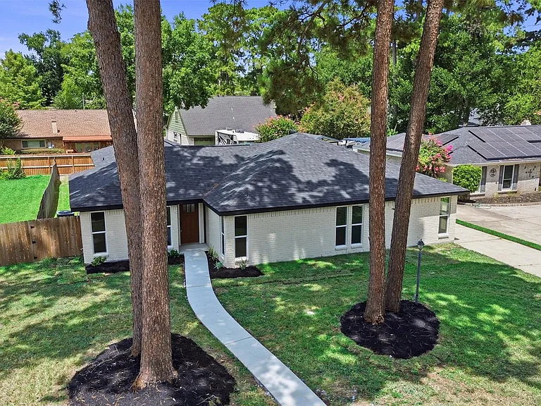 25402 Thistlewaite Ln — Photo 42