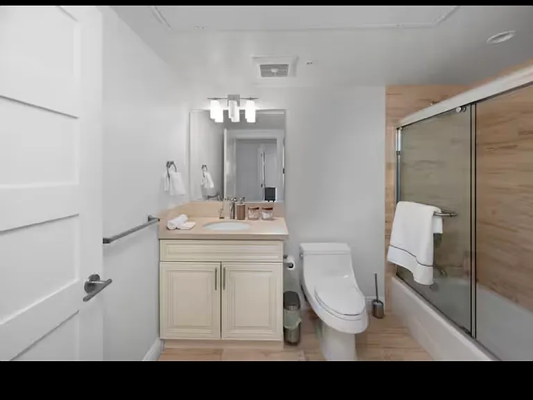 Lamanda Court — Photo 14