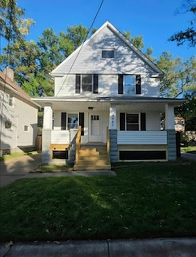 3 bed, 1352 sqft, $1,895 — Photo 1