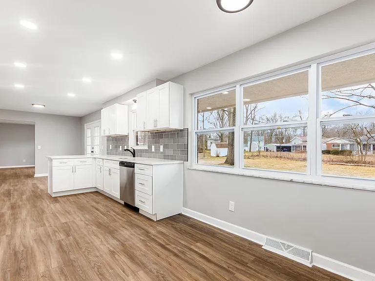 2652 Maplewood Dr — Photo 24