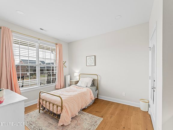 3rd image of 7820 Lake Mountain Ln