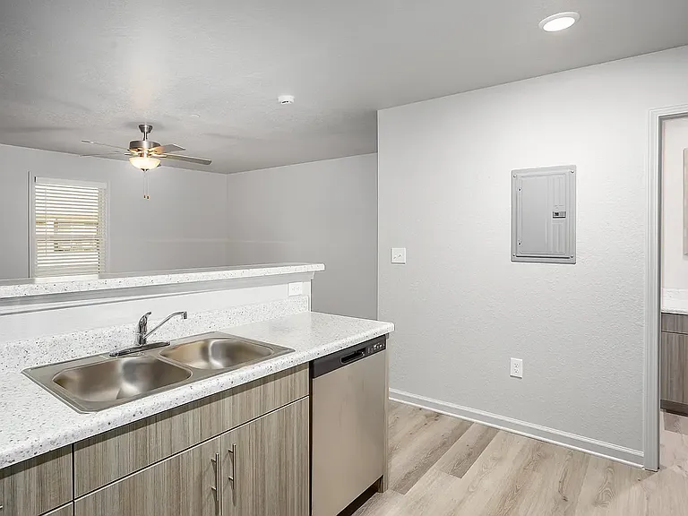 Crockett Hills Apartments — Photo 1