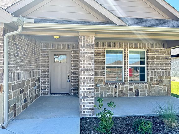 2nd image of 703 Moseley Ln