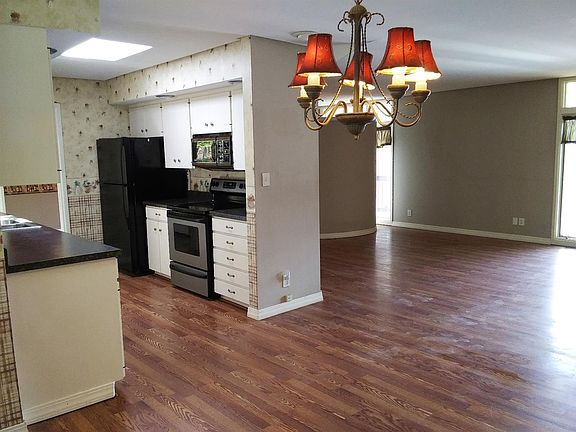 3rd image of 1305 Crestwood Dr