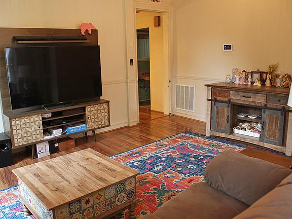 4th image of 1113 Park St