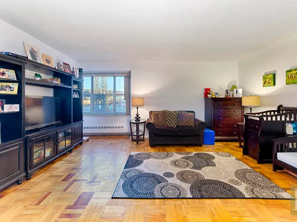 457 Fdr Drive image 1 of 8