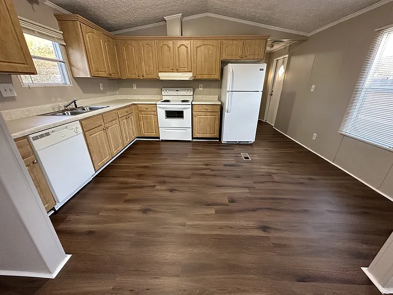 6110 Foxmoor Ct N #A058 — Photo 1