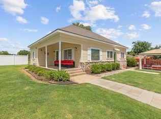 1203 N Milam St, Fredericksburg, TX 78624