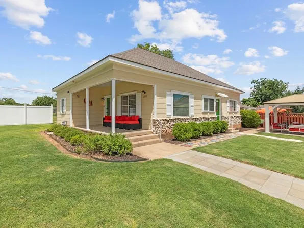 1203 N Milam St, Fredericksburg, TX 78624
