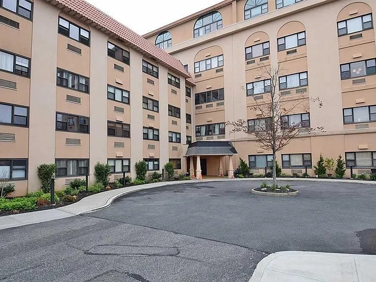 185 W Park Ave #205 — Photo 1