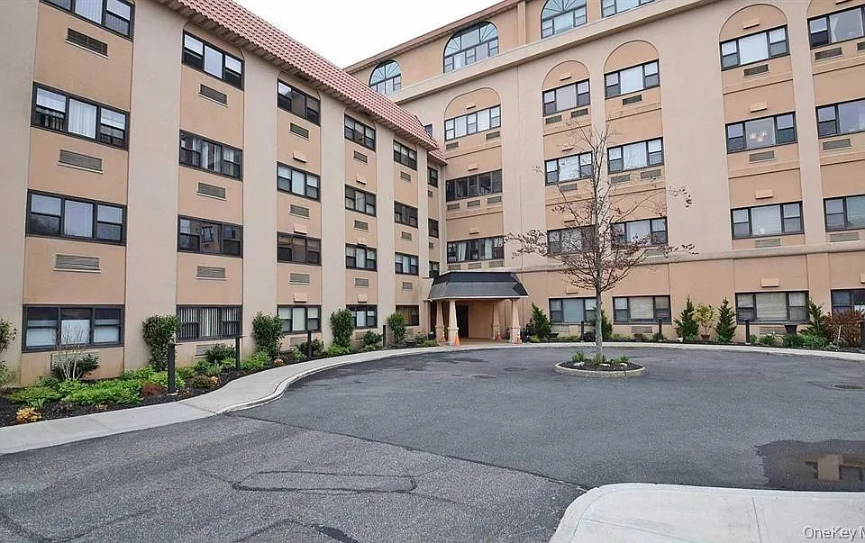 185 W Park Ave #205