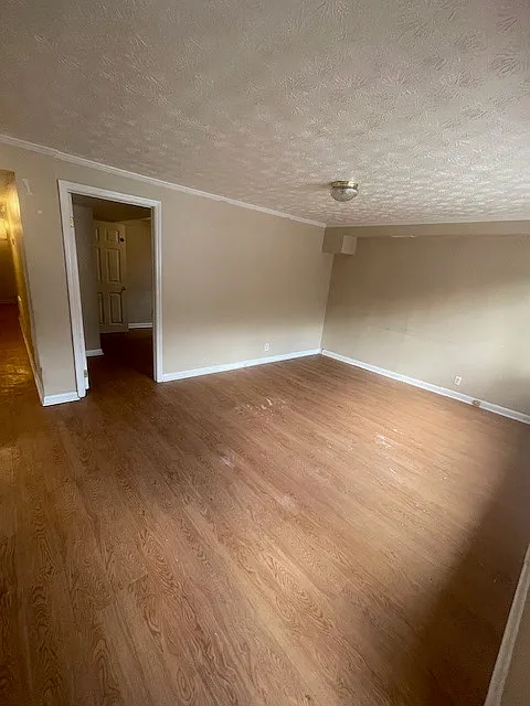 Memorial Blvd First floor Apt — Photo 4