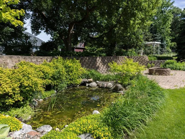 4708 Weston Hills Dr, Eagan, MN 55123