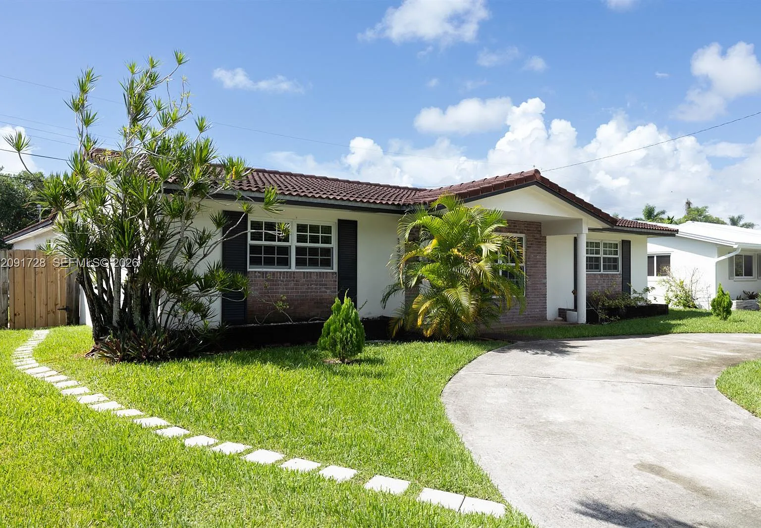 Country Club Homes — Photo 2