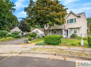 20 Laurie Ln, Edison, NJ 08817