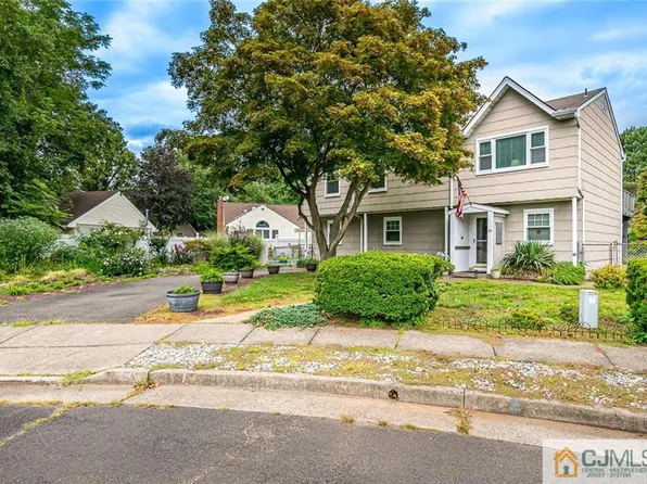 20 Laurie Ln, Edison, NJ 08817