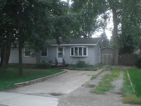 9211 Hutchins St photo 1