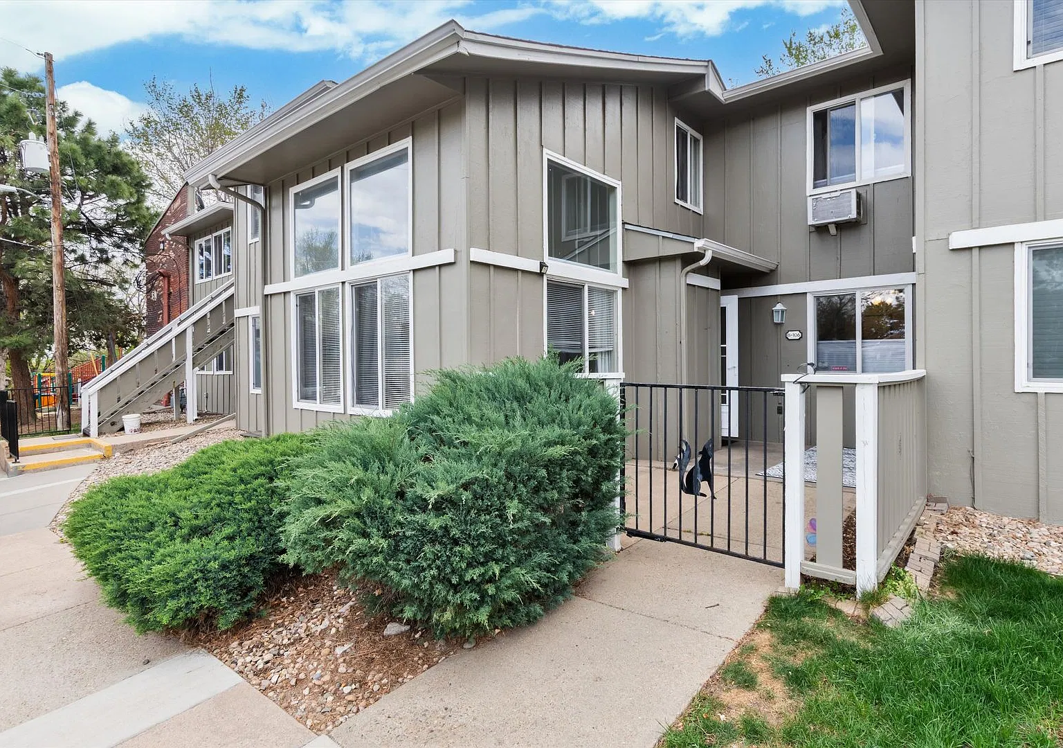 Spacious 3BR/2BA Condo Near Green Mountain — Photo 2