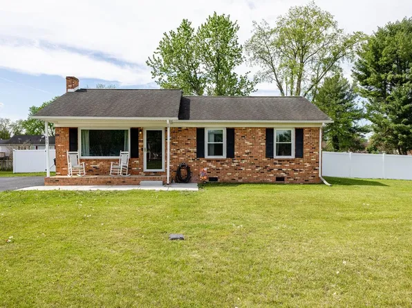 409 17th St, Grottoes, VA 24441