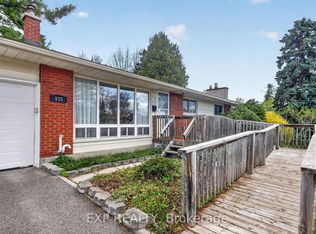 935 Pleasant Park Rd, Ottawa, ON K1G 1Z6