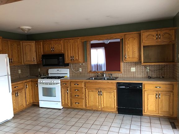 5th image of 3113 NE 50th St