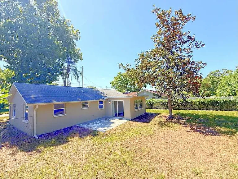 15839 Villa Dr — Photo 44