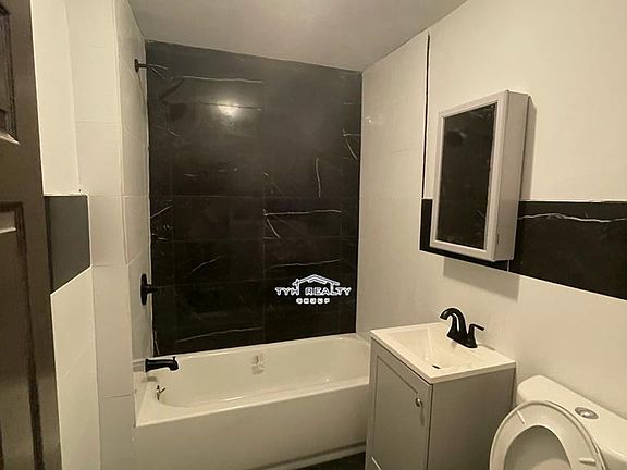 4th image of 21 N 5th St Floor 1