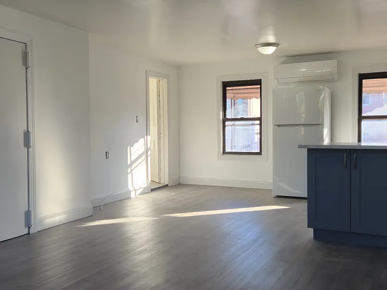 171 9th St #3 — Photo 4