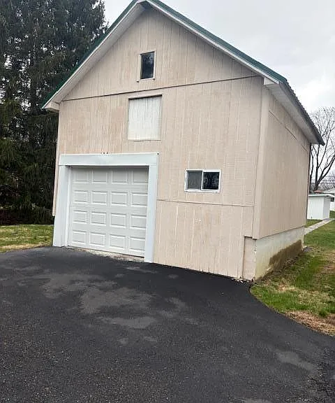 8938 Breinigsville Rd — Photo 19
