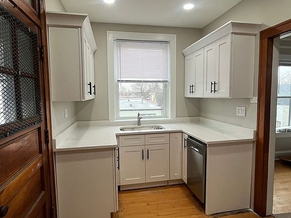 2nd image of 1921 W Berteau Ave APT 3D