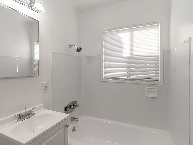 425 W Garfield Ave — Photo 8