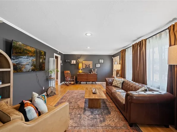 4833 Chateau Dr, San Diego, CA 92117